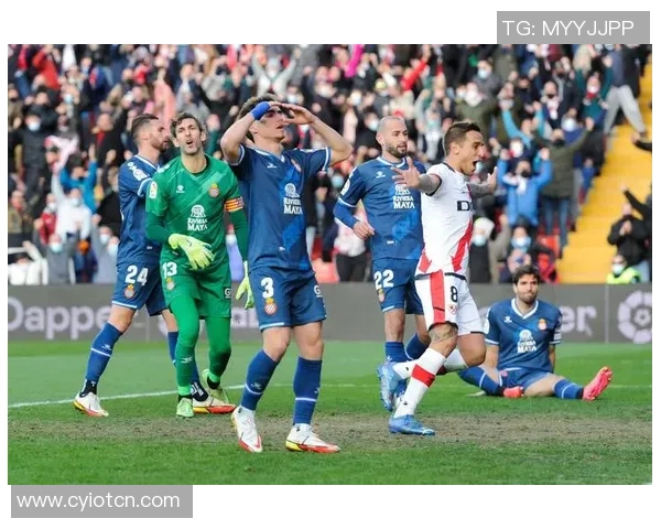 中国足球队服设计风格与文化内涵探讨及其在国际赛事中的表现分析