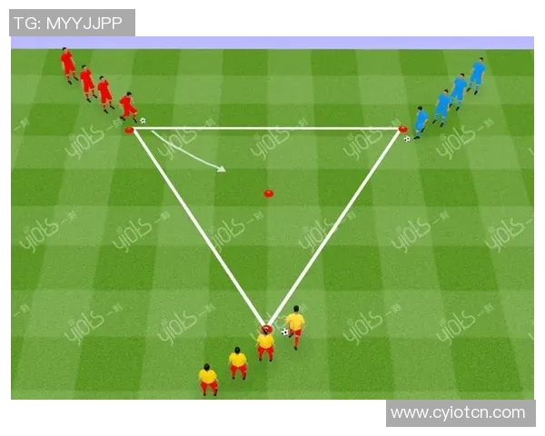 在足球场上踩出梦想的轨迹与青春的印记