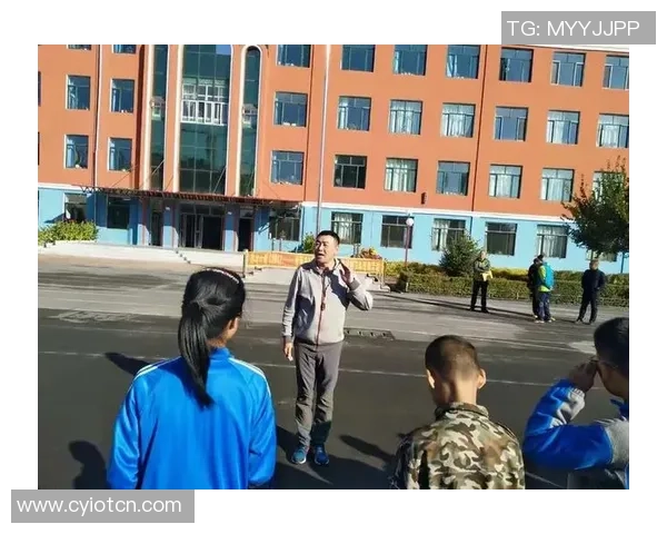 明哲足球：探索足球背后的智慧与哲学，提升球场表现与团队合作能力